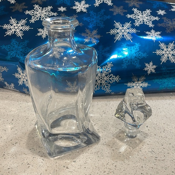 Glass Wine Decanter - Picture 2 of 4